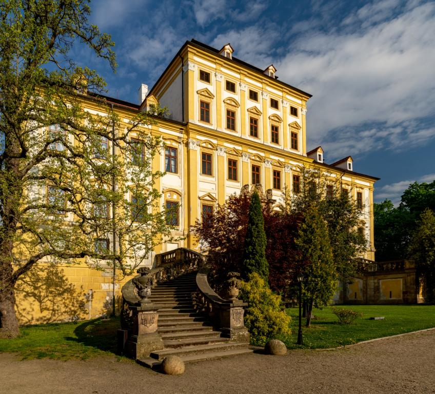 Zámek Červený Hrádek